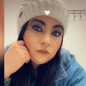 Meet your Posher, Yadira